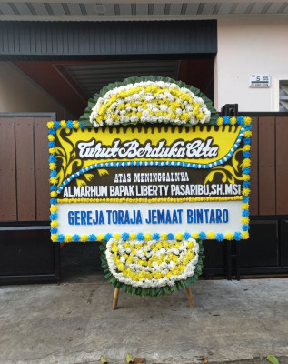 Papan Bunga Duka di Yapen Utara
