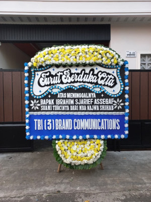 Papan Bunga Duka di Yapen Utara